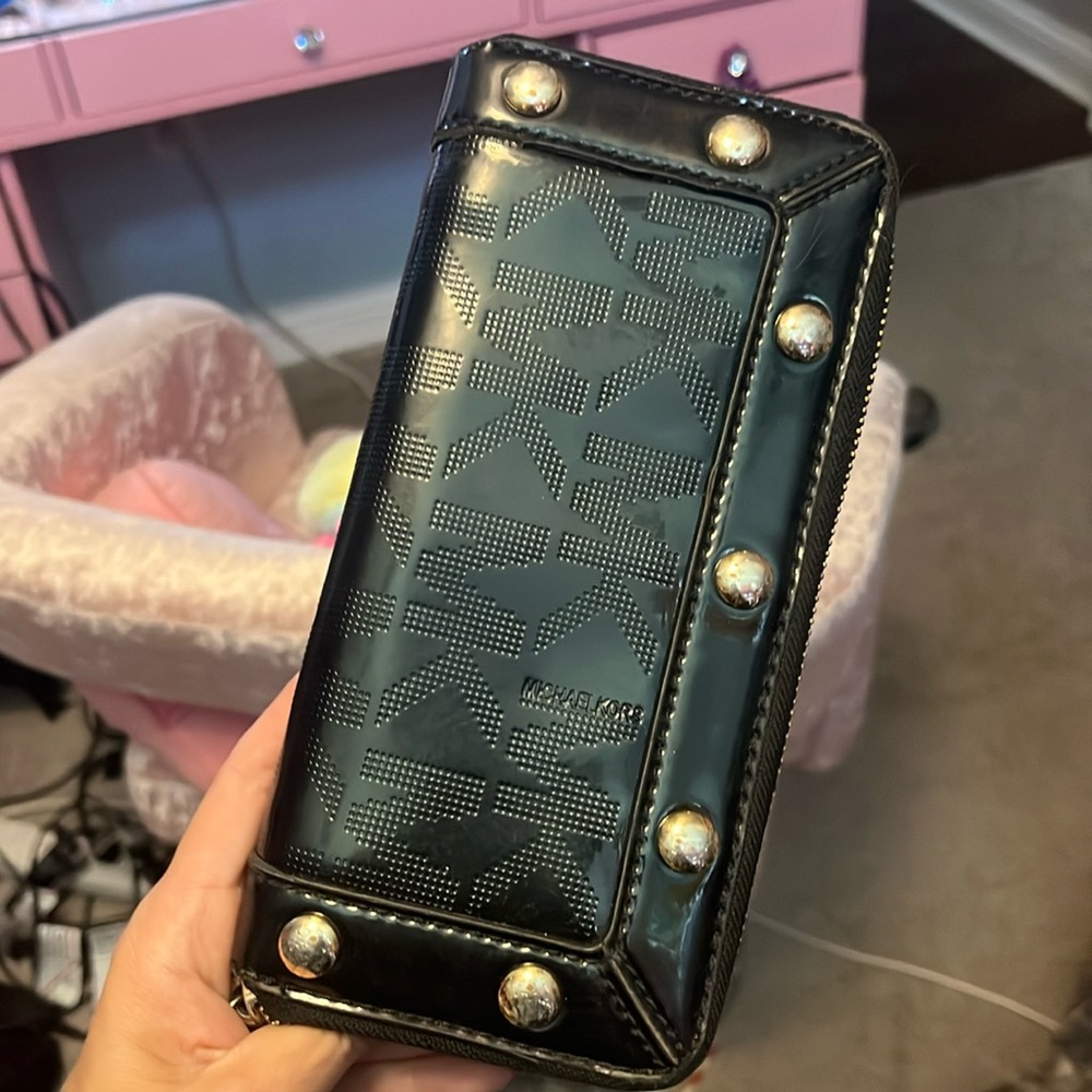 EUC Michael kors black wallet!